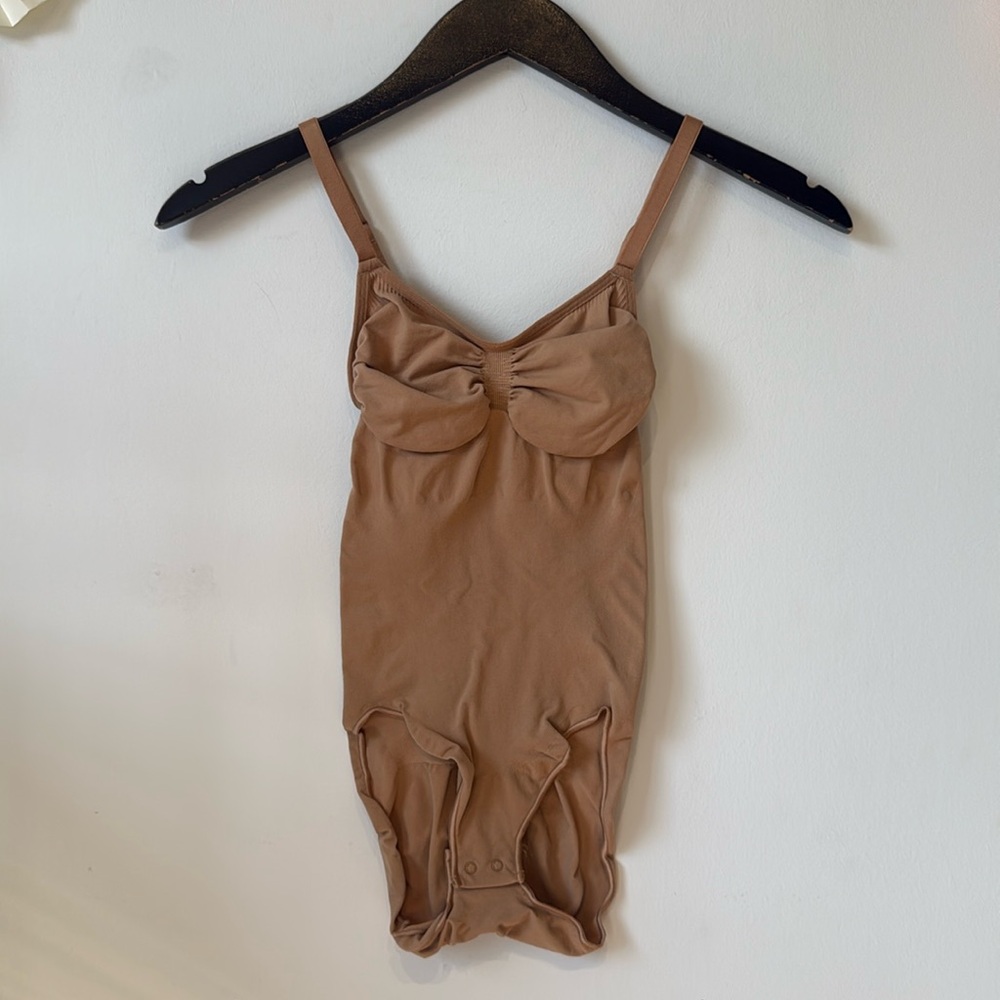 Skims brief bodysuit tan size large/xlarge